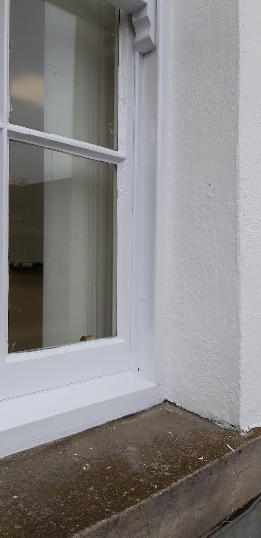 Joe Hewett Painter & Decorator — Photos 12